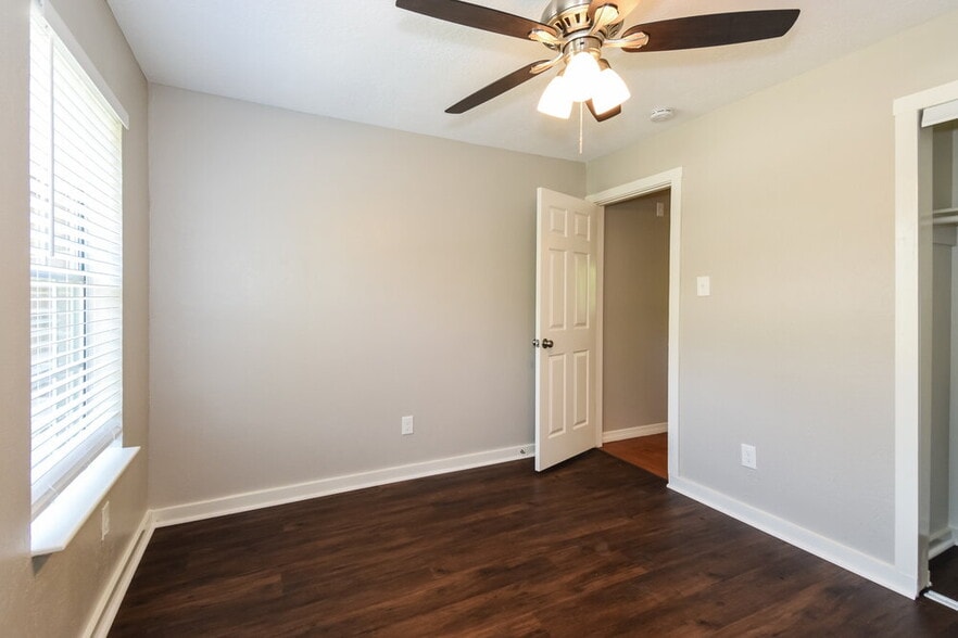 Building Photo - 2014 Harbour Cove Dr