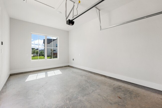 Building Photo - 1222 Crown Frst Dr