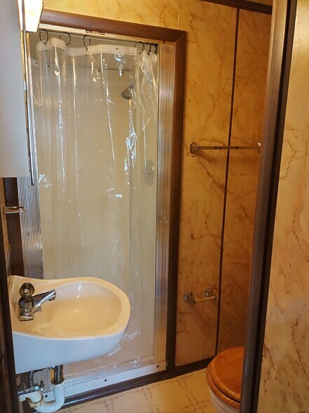 Building Photo - 814 E Kimberly Ave