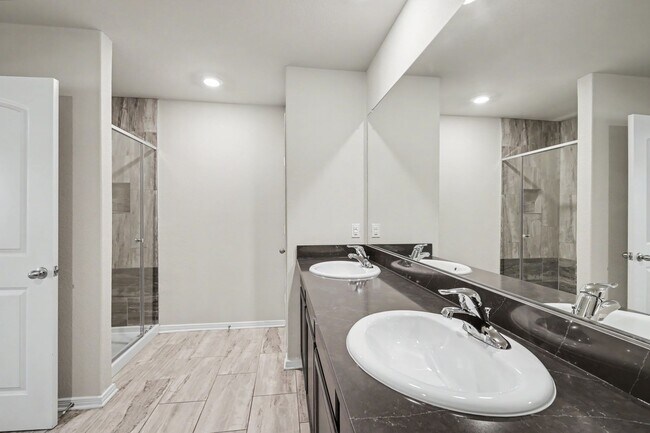Building Photo - 4 Bed, 2.5 Bath Home in Hightop Ridge with Open Floor Plan