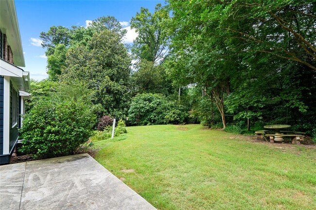 Building Photo - 2340 Castleridge Ct