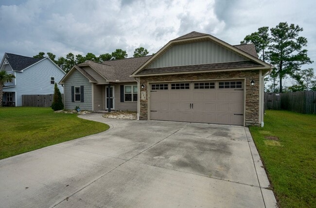 Building Photo - 3 Bedroom, 2 bath beautiful home - Bridgeport Community Sneads Ferry