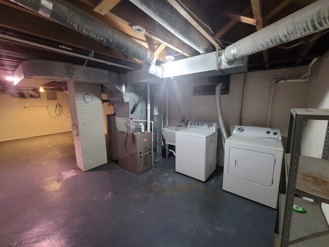 Building Photo - 6242 Evanston Ave