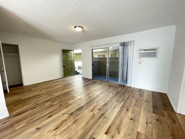 Interior Photo - 6632 Darby Ave