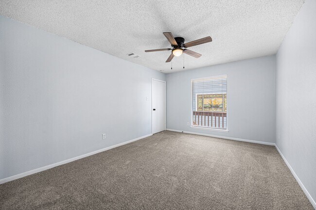 Building Photo - 2926 Meadowcreek Dr