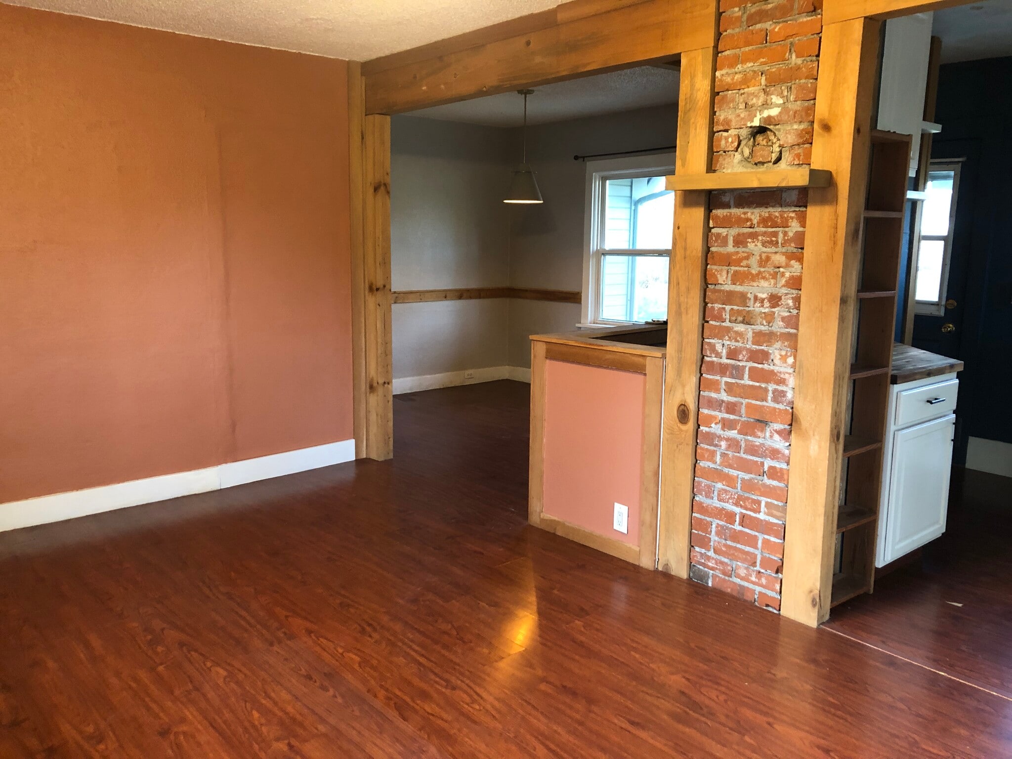 Building Photo - 535 SE Side St