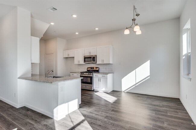 Building Photo - 2402 Ash Ln