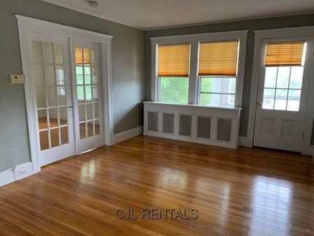 Building Photo - 256 Main St