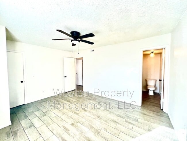 Primary Photo - 6054 Northwest Expy