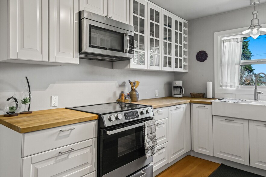 Building Photo - 4416 NE Prescott St