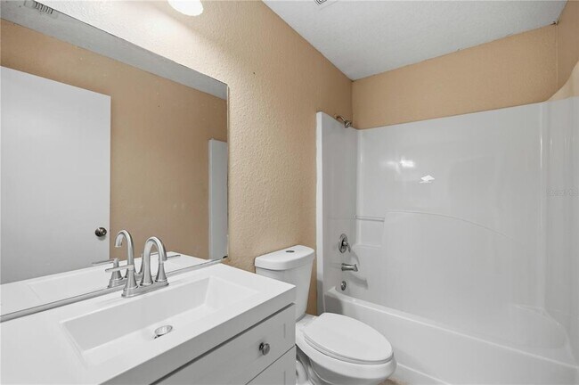 Building Photo - 14 Cedar Tree Terrace