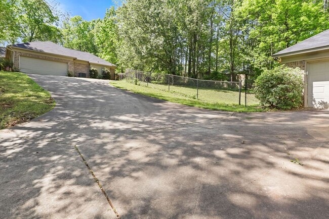 Building Photo - FOR RENT in HARRIS COUNTY with SWIMMING POOL! Available July 1st