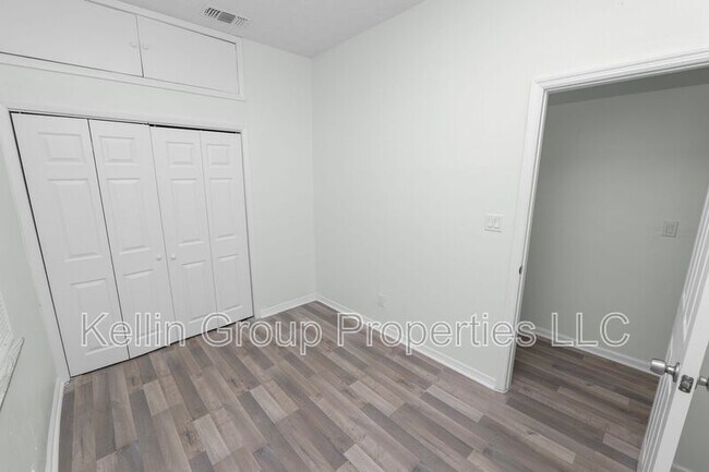 Building Photo - 2524 W Cherry St