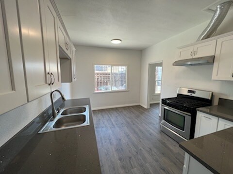 Building Photo - 6090 Saturn St