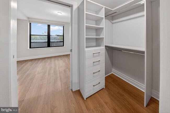 Building Photo - 811 N Columbus St