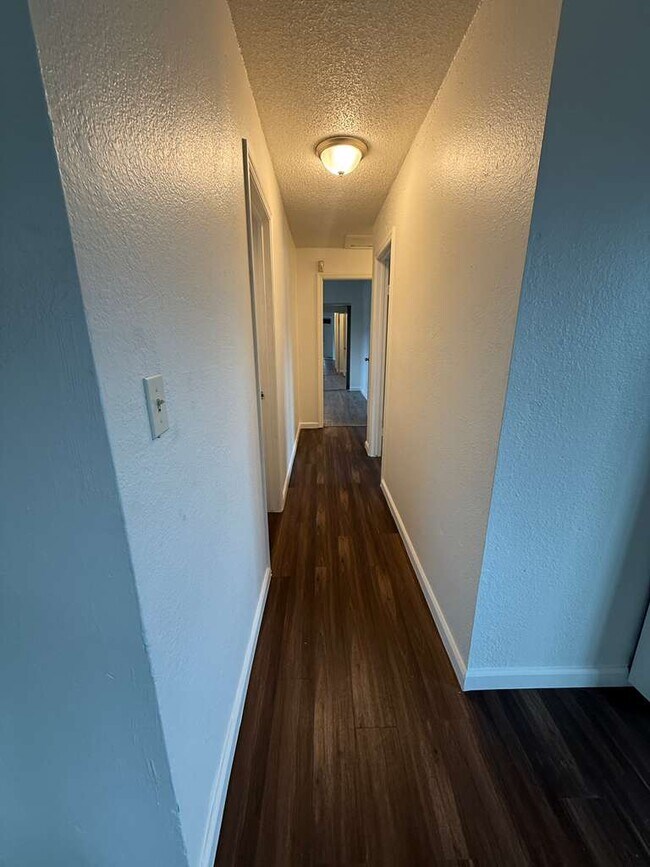 Building Photo - 560 3rd St