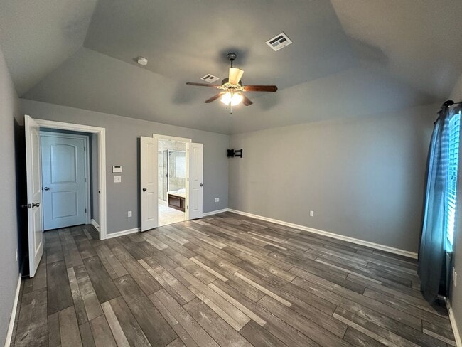 Building Photo - 3 bed, 2 bath -Aspen Pond