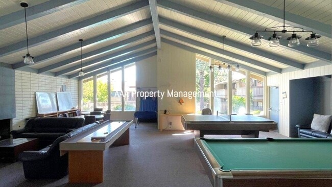 Building Photo - Walnut Creek! Beautiful remodeled 1 bedroom 1 bath location near John Muir Hospital and Heather F...