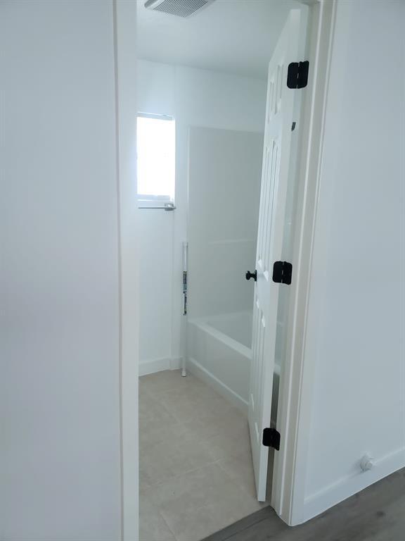 Building Photo - 910 Adele St