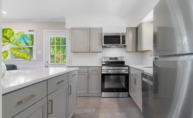 Building Photo - 3 Bedroom home in highly desireable area