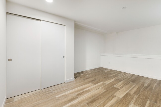 Building Photo - Modern 1BR Apartment in Prime Queen Anne L...