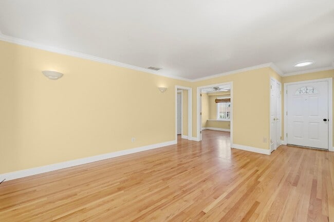 Building Photo - 1677 Sandos St