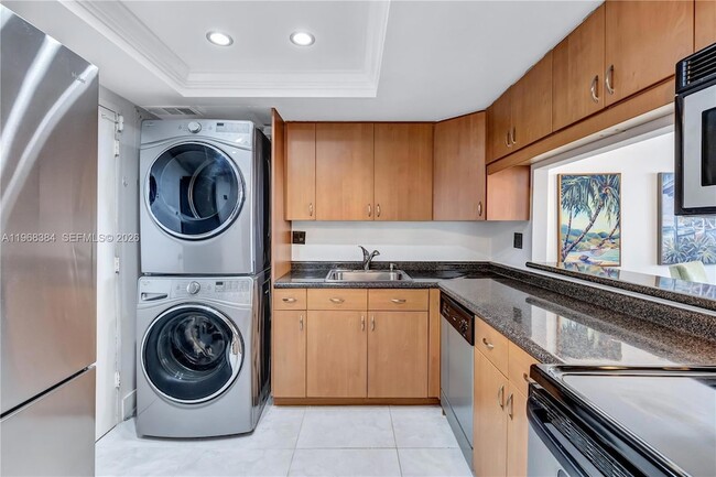 Building Photo - 3180 S Ocean Dr