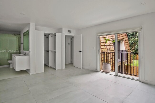 Building Photo - 2161 Orange Grove Dr