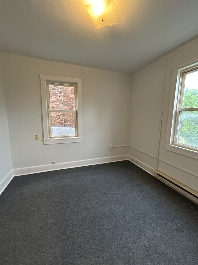 Building Photo - Move In Special- Move in 5/29 and get 1/2 off first months rent! 1 Bedroom 1 Bathroom Apartment i...