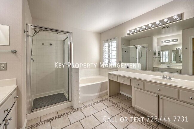 Building Photo - Beautiful 4 bedroom, 2.5 bathroom two-stor...