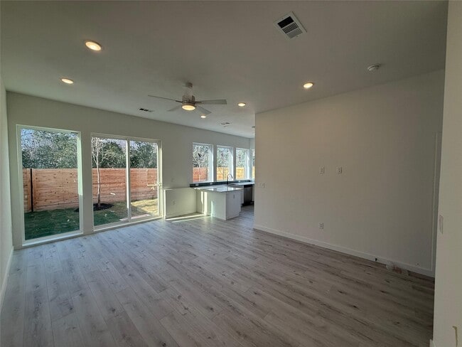 Building Photo - 2000 Riverside Farms Rd