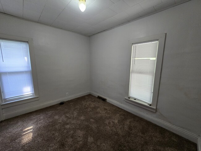 Building Photo - 307 Riehl St