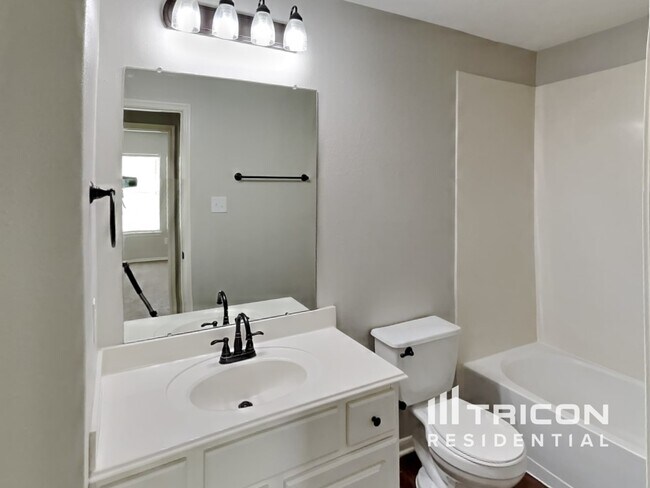 Building Photo - 18432 Sunrise Oaks Ct