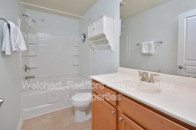 Building Photo - 100 Stratford Lakes Dr