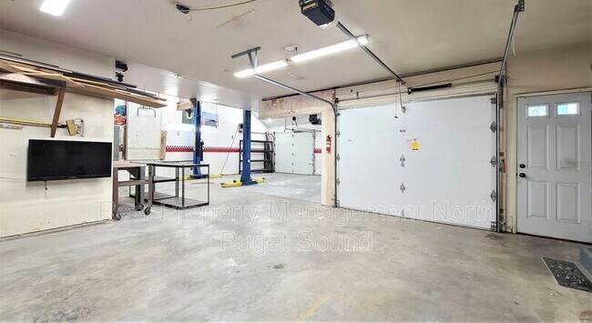 Building Photo - 7914 44th Ave W