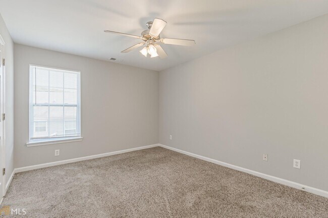 Building Photo - 200 Stonehaven Cir