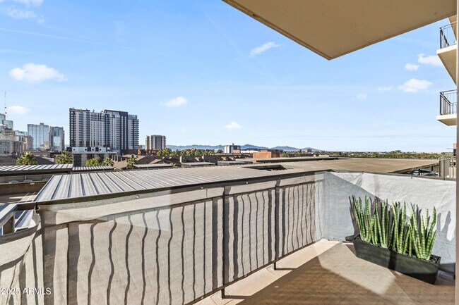 Building Photo - 200 W Portland St