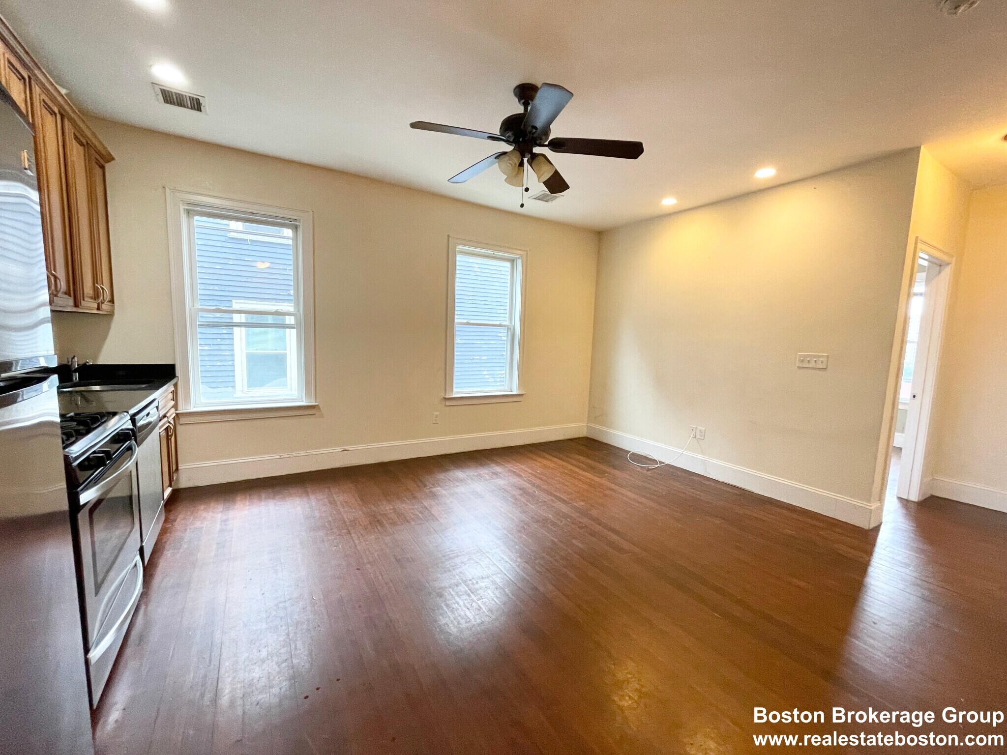 Building Photo - 178 Hillside St