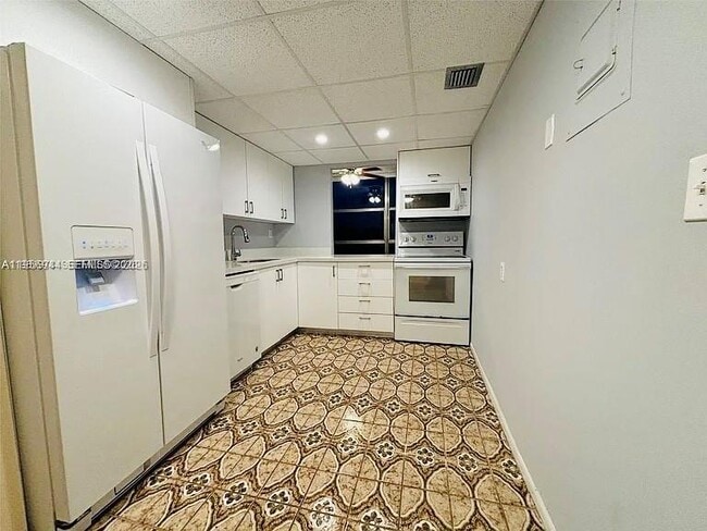 Building Photo - 2001 Atlantic Shores Blvd