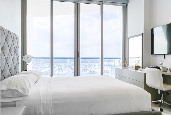 Building Photo - 16901 Collins Ave