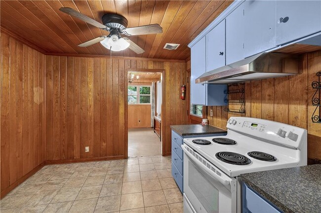 Building Photo - 1601 Walnut Ave