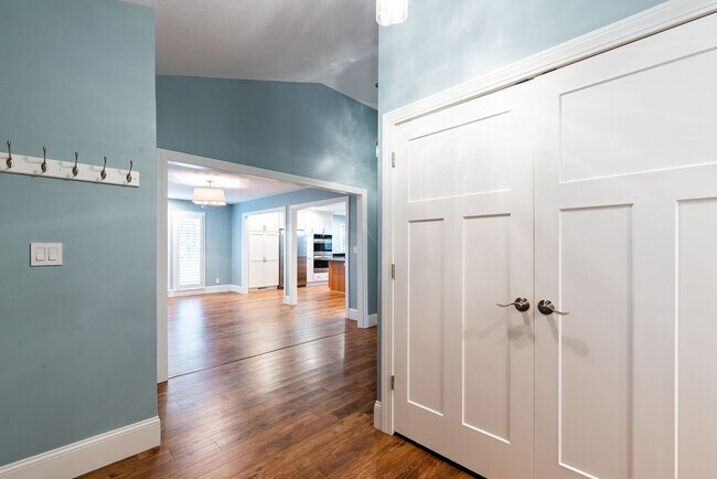 Building Photo - Beautiful 3 Bed Overland Park Ranch Home NEWLY REMODELED
