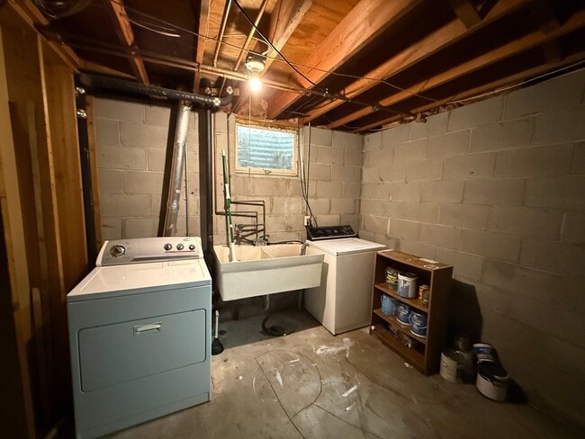 Building Photo - 2833 S 31st Ave