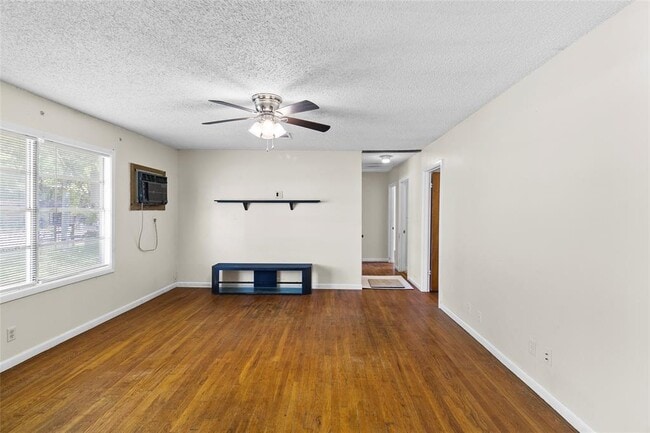 Building Photo - 1214 Oak St