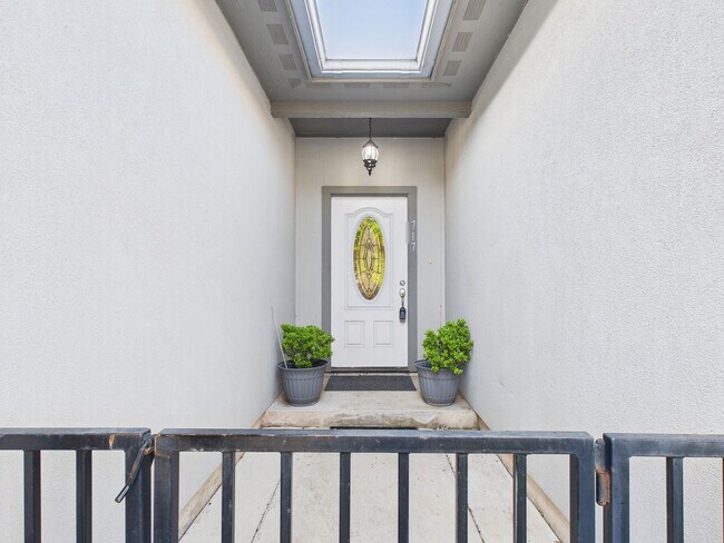 Building Photo - Sunroom Serenity & Backyard Bliss Retreat