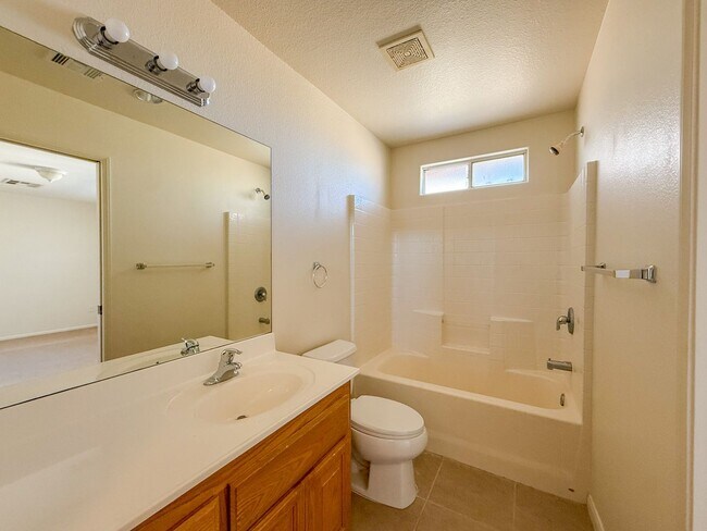 Building Photo - 29 Palms Home