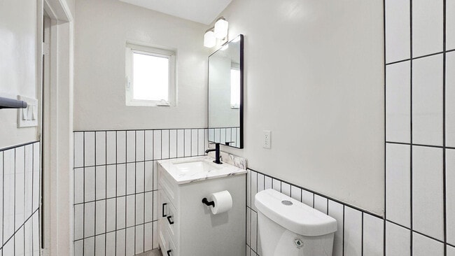 Building Photo - 1216 E Desert Park Ln