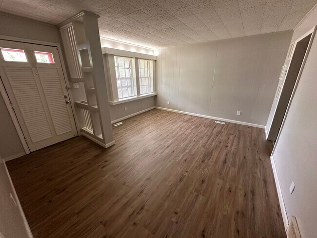 Building Photo - 1028 N Terrace Dr