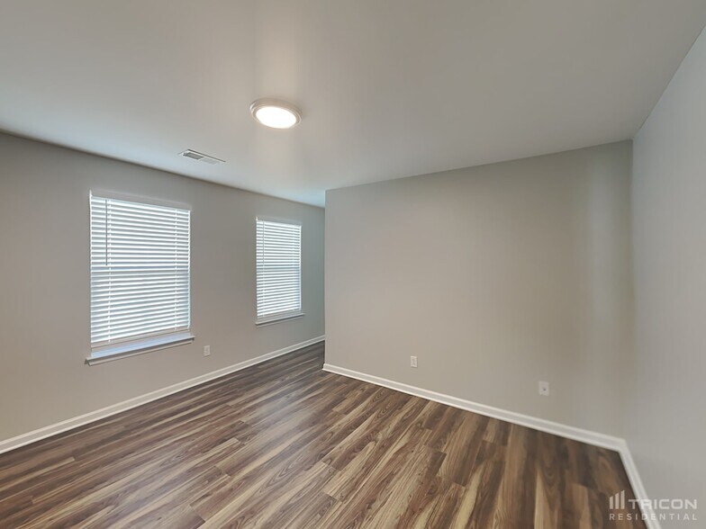 Building Photo - 2240 Pearwick Ct