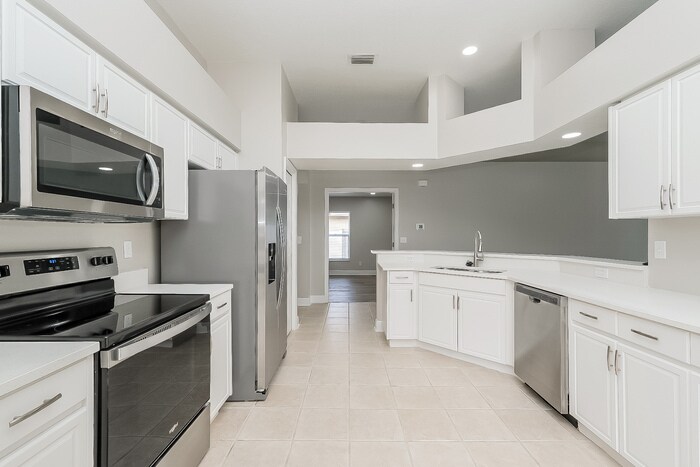 Building Photo - 2614 Vinedale Ave